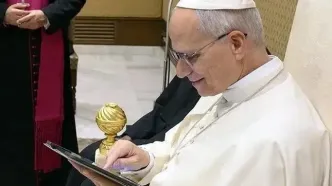 پاپ لئو ساعت سه صبح در اینترنت چه می‌کند؟!