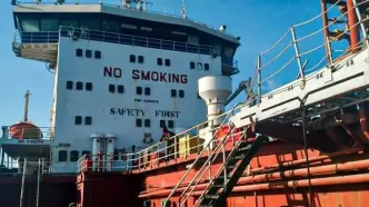 تصاویر توقیف نفتکش خارجی به اتهام حمل ۶ میلیون لیتر سوخت قاچاق