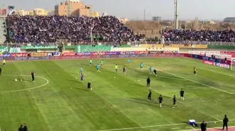 ورود بازیکنان استقلال به زمین برای گرم کردن + ویدیو