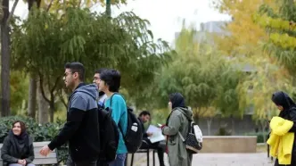 کلاس‌های دانشجویان کارشناسی این دانشگاه همچنان مجازی است