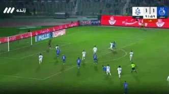 صحنه‌ مشکوک به پنالتی برای استقلال مقابل ملوان (ویدیو)