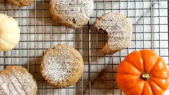 عصرونه امروز: لذت پاییزی در کوتاه‌ترین زمان؛ طرز تهیه کوکی کدو حلوایی خوشمزه و آسان!