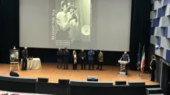 اهدای نشان درخت طلای عباس کیارستمی به عباس یاری