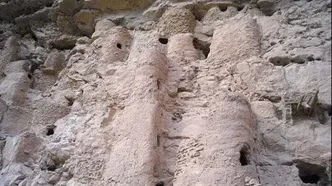 انبارهای ۸۰۰ ساله گندم در دل صخره‌های روستای زید استان ایلام