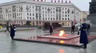 ادای احترام عراقچی به قربانیان بلاروس در جنگ جهانی دوم در میدان پیروزی +‌ ویدئو