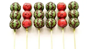 شکلات هندونه ای مخصوص شب یلدا؛ آموزش یک دسر سریع و ترندی + مواد لازم