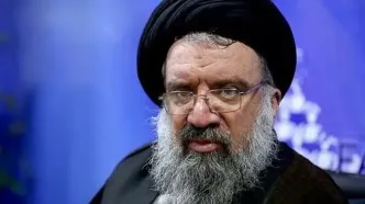 آیت‌الله خاتمی: اگر دشمن آسیبی بزند، روزگارش شب سیاه خواهد شد