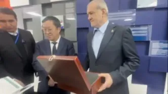 بازدید پزشکیان از اتاق عمل جراحی قلب در قزاقستان