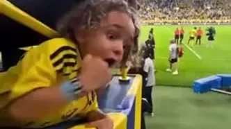 ویدئو: ذوق‌زدگی طرفدار خردسال النصر از دست دادن با رونالدو ‏