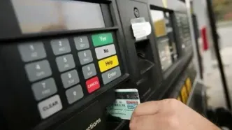 کارت سوخت با انتقال سهمیه بنزین به کارت بانکی حذف نمی‌شود