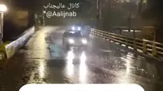 لحظه لیز خوردن پژو پارس در جاده بارانی چالوس