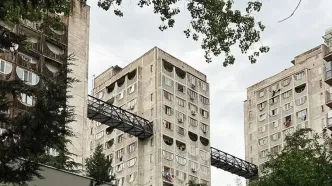 آپارتمان‌هایی با پل‌های معلق؛ شاهکار بروتالیسم در تفلیس