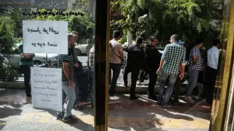 تجمع اعتراضی بازاریان تهران به افزایش شدید قیمت ارز و طلا/ ویدئو