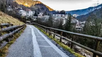 عکس روز ناسا؛ خالکوبی خورشید روی جاده‌های یخ‌زده