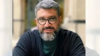 ویدیویی از رضا رشیدپور و آرایشگر جنجالی اش