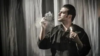 شب یلدا 1404: خلوت روزبه حصاری با دیوان حافظ