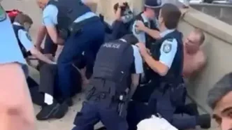 روایت گاردین به نقل از شاهدان عینی درباره تیراندازی در جریان یک جشن یهودی در استرالیا؛ هرج‌ومرج تام و تمام بود/ همه‌چیز غیرواقعی و باورنکردنی به نظر می‌رسید