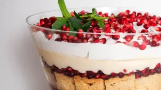 طرز تهیه ترایفل انار؛ دسر شیک و مجلسی برای شب یلدا