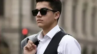 پسران شمخانی دیکته را از روی دست امیراحمد 16 ساله بنویسند