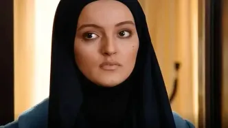 ستاره "آوای باران" در قاب خانوادگی: سلفی جنجالی با استایلی عجیب از نیلوفر پارسا!