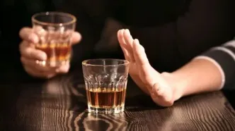 اگر ۳۰ روز الکل ننوشید، این ۷ اتفاق شگفت‌انگیز در بدنتان می‌افتد!