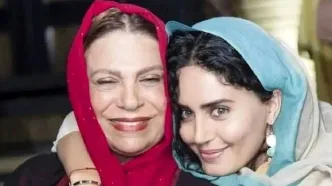 «گوهر خیراندیش» در کنار «گوگوش» در حال تماشای یک تئاتر