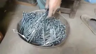 مراحل دیدنی تولید انبوه قیچی آرایشگری در کارگاهی در پاکستان