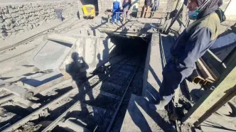 محبوس شدن ۲۴ نفر در معدن بافق