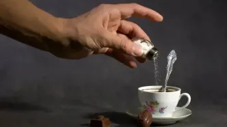 افزودن نمک به قهوه، ترندی که می‌تواند خطرناک باشد