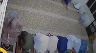 ببینید؛ سرقت کیف زنان هنگام اقامه نماز در مسجد