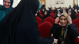 تصاویر؛ عراقچی و همسرش در مراسم میلاد حضرت زهرا(س)