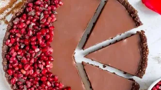 دسر شب یلدا با بیسکویت و شکلات