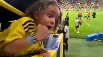 ویدئو: ذوق‌زدگی طرفدار خردسال النصر از دست دادن با رونالدو ‏