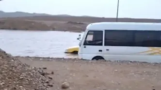 خودروها در جاده دهلران–دشت عباس گرفتار آب شدند