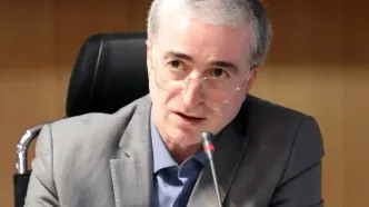 حقوق کارگر سالانه ۳۰ درصد افزایش می‌یابد، قیمت کالا‌ها ماهانه/ اقتصاد را به خارج گره زده‌ایم