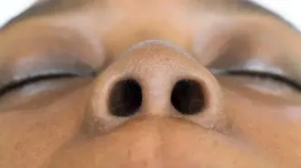 اگر انسان تنها یک سوراخ بینی داشت چه اتفاقی می‌افتاد؟