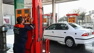 اعلام نرخ سوم بنزین شفاف نیست / قاچاق سوخت متوقف نمی‌شود