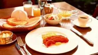 صبحانه ای محبوب و خوشمزه که فشار خون شما را بالا می‌برد