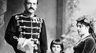 پشت چهره مشهور سوگلی دربار قاجار چه کسی بود؟