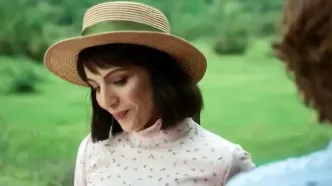 تصویری از ژست خاص شیرین سریال تاسیان در خیابان های تهران