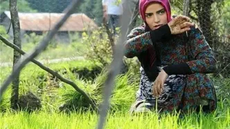 استایل زمستانی سپیده خداوردی بازیگر سریال «از یاد رفته» در یک کافه