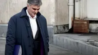 ناکامی در کنترل قیمت دلار کجای کارنامه فرزین است؟