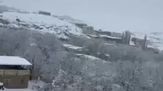 بارش برف در روستاهای کاشان به بیش از ۵۰ سانتی متر رسید