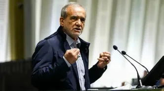 تصاویر تقدیم لایحه بودجه ۱۴۰۵ توسط پزشکیان به رئیس مجلس