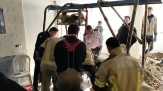 گرفتار شدن دو کارگر در چاه ۲۵ متری در بلوار آفریقا/ وضعیت هر دو نفر وخیم است