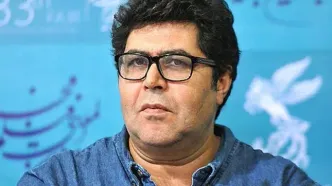 عکس یادگاری فرهاد اصلانی با دو نوازنده خیابانی