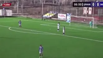 اتفاق باورنکردنی و اشتباه گزارشگر در فوتبال ترکیه! (ویدئو)