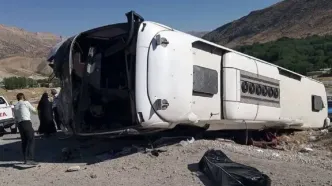 واژگونی اتوبوس در بزرگراه تهران-کرج/ ۴ نفر مصدوم شدند