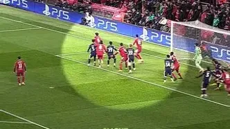 ویدئو: وقتی فن‌دایک فوتبال را با بسکتبال اشتباه می گیرد