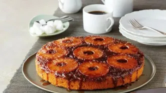 کلاسیکی با طعم نوستالژی: راهنمای کامل پخت کیک آناناس وارونه